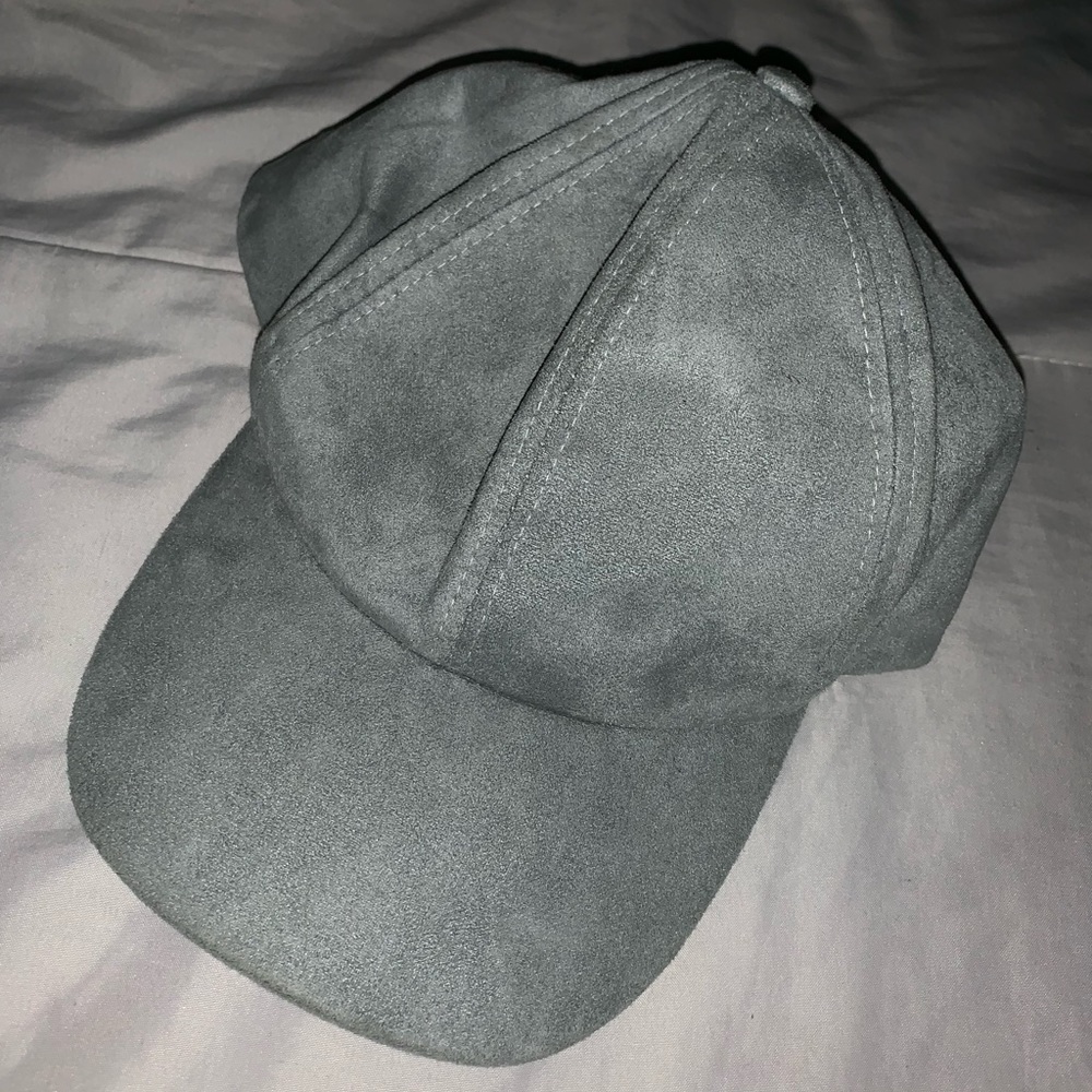 Vera New York Pantone hat